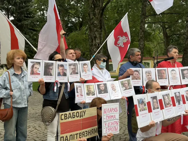 «Тут апынуліся ўсе гарадзенцы свету». У Беластоку прайшла апошняя акцыя ў падтрымку Анджэя Пачобута – упершыню з удзелам самога журналіста