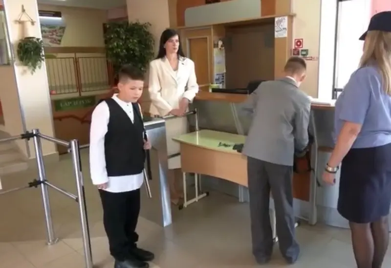 Заплечнік дзіця адкрывае само, правераных запішуць. У Гродне паказалі, як будуць надглядаць школьнікаў