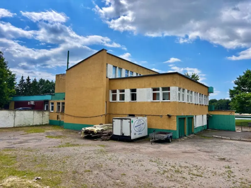 Аквапарк, гатэль ці школа веславання? У Лідзе прадаюць «Дом паляўнічага і рыбалова», а гараджане ўжо прыдумалі, як яго выкарыстоўваць