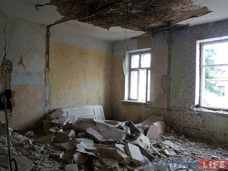 Засыпалі падвал і разабралі частку будынка: на Тэльмана пачалася рэканструкцыя старога дома Засыпалі падвал і разабралі частку будынка: на Тэльмана пачалася рэканструкцыя старога дома