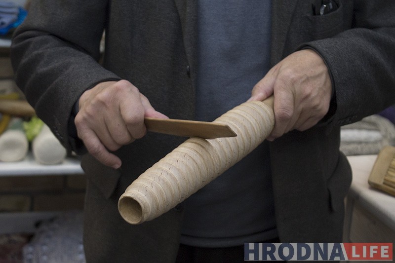 Дзясяткі інструментаў і кожны ўнікальны. Мар'ян Скрамблевіч выступіў у краме “Лёля” Дзясяткі інструментаў і кожны ўнікальны. Мар'ян Скрамблевіч выступіў у краме “Лёля”