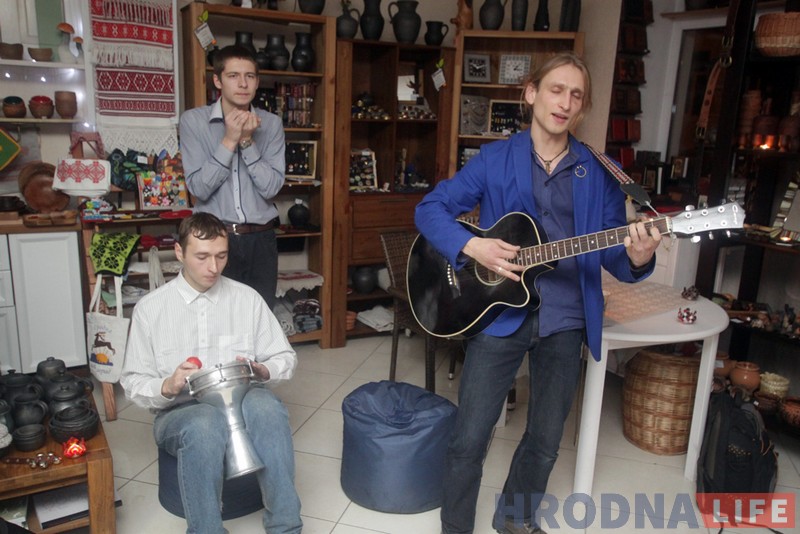 Шэсць гадзін літаратуры, філасофіі і музыкі: у “Цудоўні” ўрачыста адкрылі кніжную секцыю Шэсць гадзін літаратуры, філасофіі і музыкі: у “Цудоўні” ўрачыста адкрылі кніжную секцыю