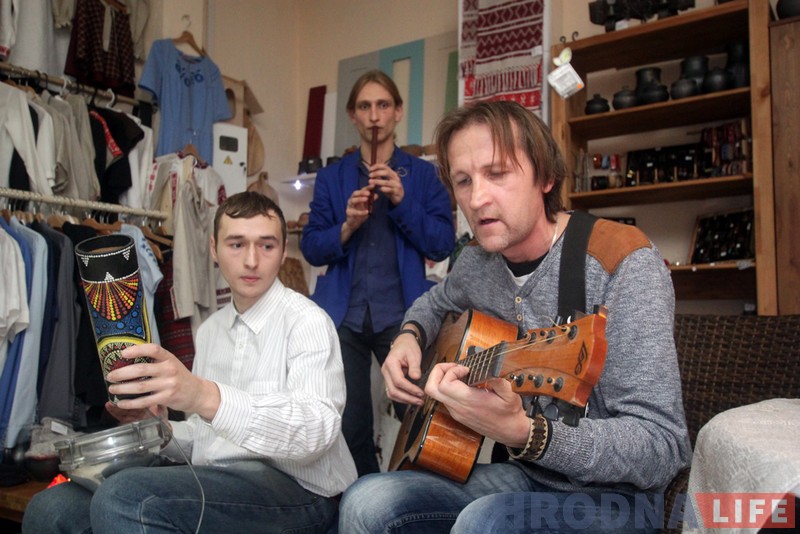 Шэсць гадзін літаратуры, філасофіі і музыкі: у “Цудоўні” ўрачыста адкрылі кніжную секцыю Шэсць гадзін літаратуры, філасофіі і музыкі: у “Цудоўні” ўрачыста адкрылі кніжную секцыю