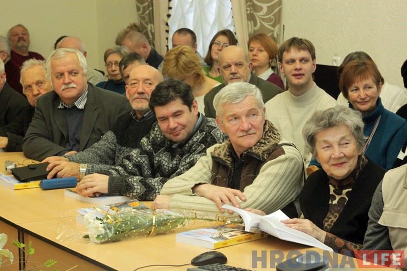 На прэзентацыі новай кнігі Віктара Саяпіна зала была перапоўненая На прэзентацыі новай кнігі Віктара Саяпіна зала была перапоўненая