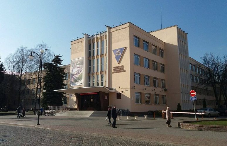 В Беларуси начнут распределять также тех, кто платил за учебу