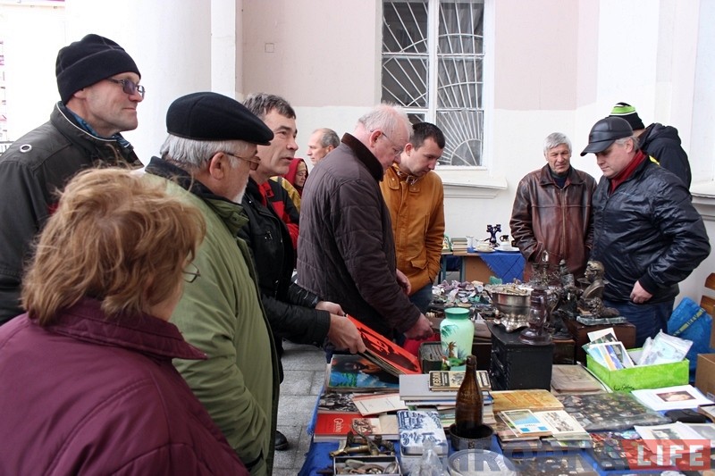 Першы "Кірмаш даўніны" адкрыўся ў Гродне: пакуль без замежных калекцыянераў Першы "Кірмаш даўніны" адкрыўся ў Гродне: пакуль без замежных калекцыянераў