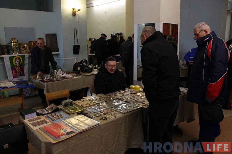 Першы "Кірмаш даўніны" адкрыўся ў Гродне: пакуль без замежных калекцыянераў Першы "Кірмаш даўніны" адкрыўся ў Гродне: пакуль без замежных калекцыянераў