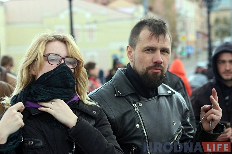 Сотні ўдзельнікаў мотафестывалю «Хавайся ў бульбу 2017» праехалі па горадзе і выставілі тэхніку на плошчы Леніна Сотні ўдзельнікаў мотафестывалю «Хавайся ў бульбу 2017» праехалі па горадзе і выставілі тэхніку на плошчы Леніна