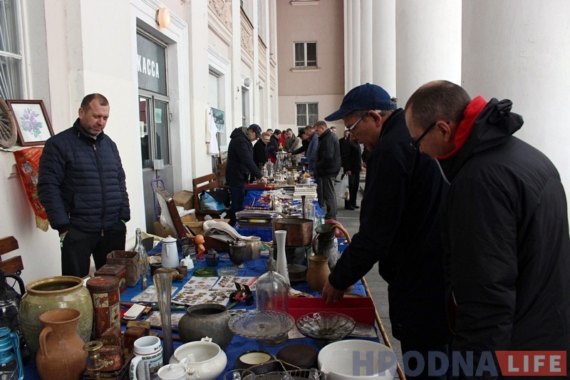 Першы "Кірмаш даўніны" адкрыўся ў Гродне: пакуль без замежных калекцыянераў Першы "Кірмаш даўніны" адкрыўся ў Гродне: пакуль без замежных калекцыянераў