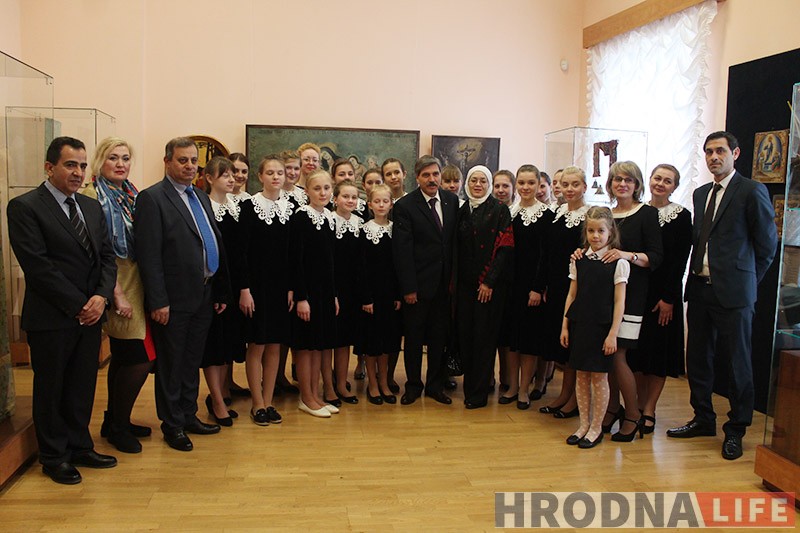 Абразы з перламутру і харугва з Фары Вітаўта. Што пабачыць па Велікоднай выставе ў Музеі гісторыі рэлігіі Абразы з перламутру і харугва з Фары Вітаўта. Што пабачыць па Велікоднай выставе ў Музеі гісторыі рэлігіі