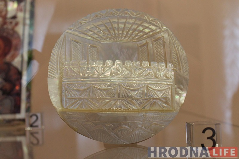 Абразы з перламутру і харугва з Фары Вітаўта. Што пабачыць па Велікоднай выставе ў Музеі гісторыі рэлігіі Абразы з перламутру і харугва з Фары Вітаўта. Што пабачыць па Велікоднай выставе ў Музеі гісторыі рэлігіі