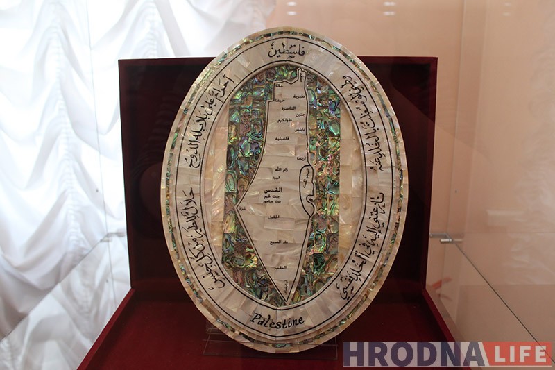 Абразы з перламутру і харугва з Фары Вітаўта. Што пабачыць па Велікоднай выставе ў Музеі гісторыі рэлігіі Абразы з перламутру і харугва з Фары Вітаўта. Што пабачыць па Велікоднай выставе ў Музеі гісторыі рэлігіі