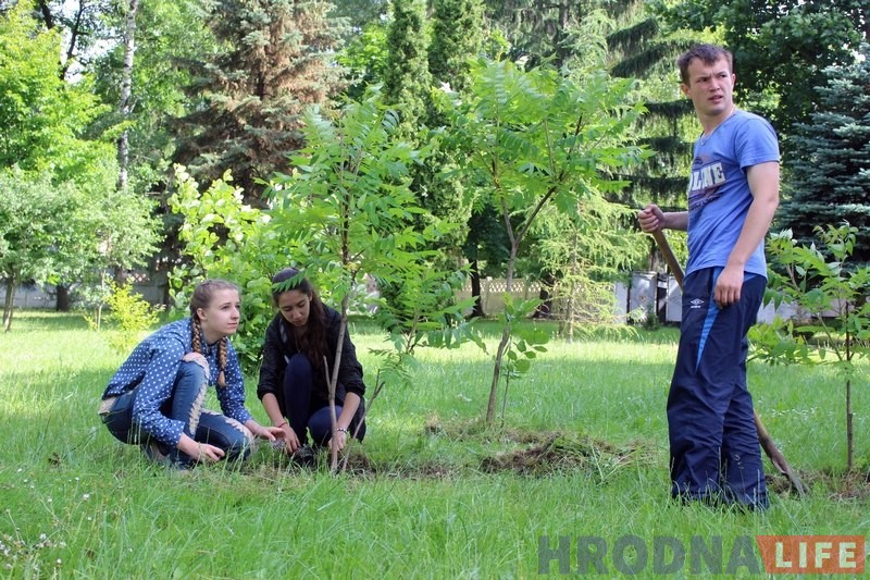 Студэнты Аграрнага ўніверсітэта ўпершыню правялі догляд за раслінамі батанічнага сада Студэнты Аграрнага ўніверсітэта ўпершыню правялі догляд за раслінамі батанічнага сада