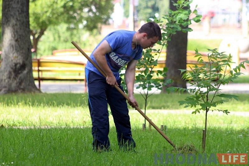 Студэнты Аграрнага ўніверсітэта ўпершыню правялі догляд за раслінамі батанічнага сада Студэнты Аграрнага ўніверсітэта ўпершыню правялі догляд за раслінамі батанічнага сада