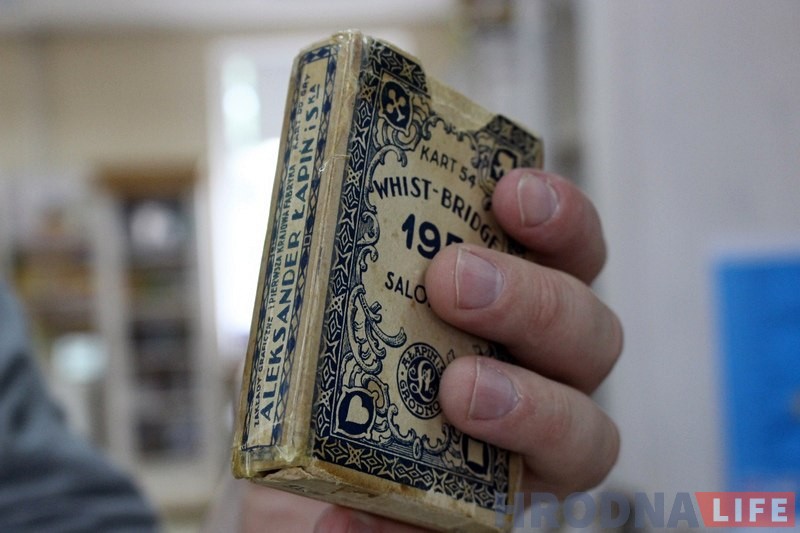 "Карты падарыў бацьку Аляксандр Лапін". Унікальную прадукцыю гродзенскай фабрыкі перадалі стваральнікам сучасных карт Калода карт з фабрыкі братоў Лапіных для вісты і брыджа - 54 карты. Такія карты друкаваліся ў 1930-я гады ў Гродне