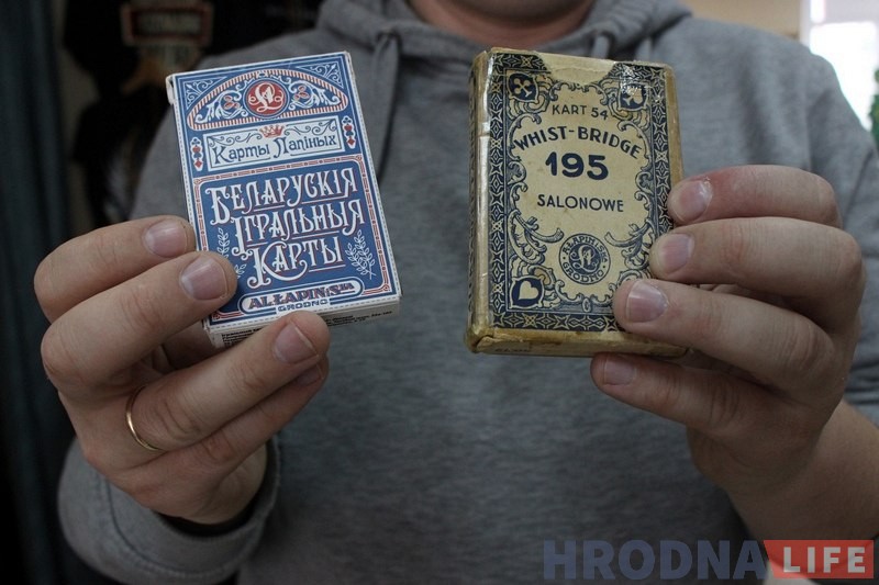 "Карты падарыў бацьку Аляксандр Лапін". Унікальную прадукцыю гродзенскай фабрыкі перадалі стваральнікам сучасных карт "Карты падарыў бацьку Аляксандр Лапін". Унікальную прадукцыю гродзенскай фабрыкі перадалі стваральнікам сучасных карт