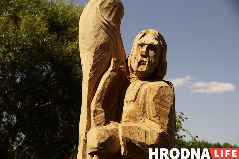“Ніколі не ведаеш, што будзе ў канцы”. Разьбяры ў Каробчыцах ствараюць з дрэва новыя казкі