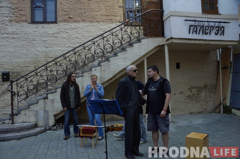 Дзянісаў спяваў Чобата, а Чобат чытаў Мілаша. У Гродне прайшла прэзентацыя “Кароткай гісторыі Беларусі”