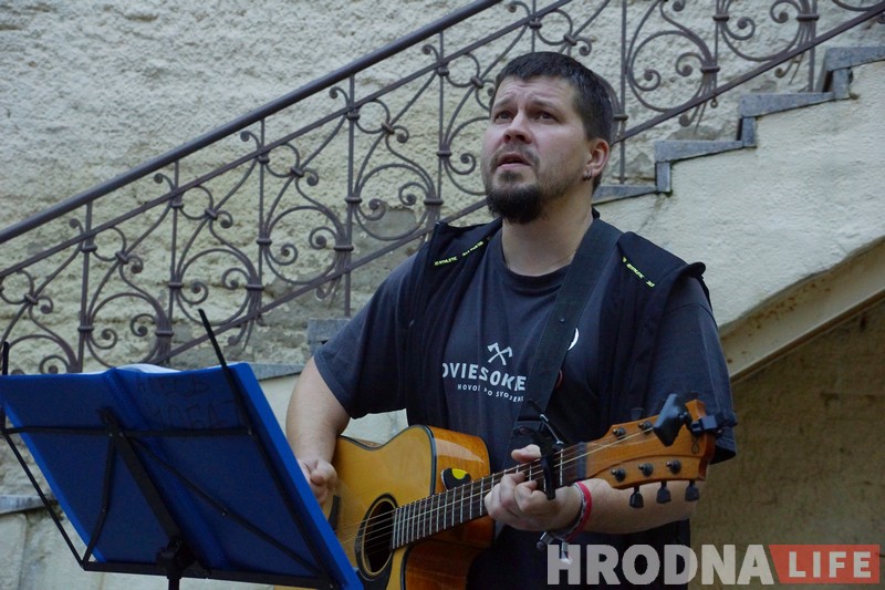 Дзянісаў спяваў Чобата, а Чобат чытаў Мілаша. У Гродне прайшла прэзентацыя “Кароткай гісторыі Беларусі” Дзянісаў спяваў Чобата, а Чобат чытаў Мілаша. У Гродне прайшла прэзентацыя “Кароткай гісторыі Беларусі”