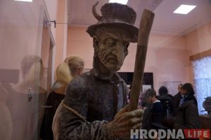 Злыдні vs дамавікі. Выберы, на чыім баку ты, наведаўшы выставу "Героі беларускіх казак, міфаў і легенд"