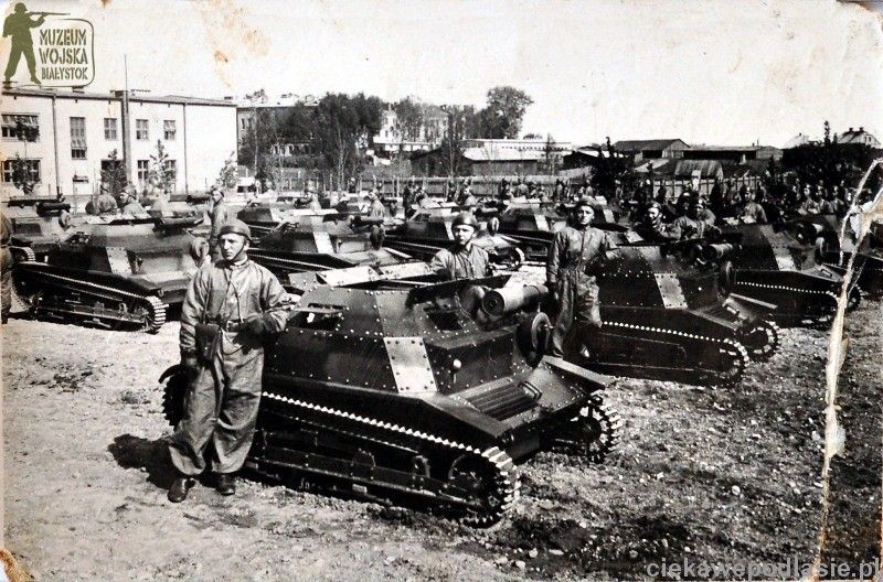 Рэквіем сёмаму батальёну. Гісторыя казармаў, якія адзіныя захаваюцца ад вайсковай часткі на Пралетарскай Рэквіем сёмаму батальёну. Гісторыя казармаў, якія адзіныя захаваюцца ад вайсковай часткі на Пралетарскай