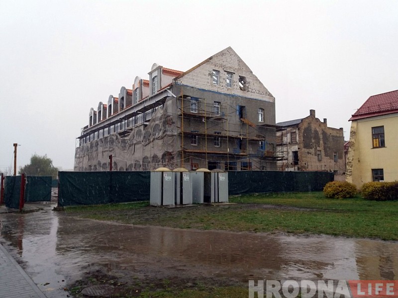 "Хацелі зрабіць будынак прывабным". Аднавіліся працы на будаўніцтве новай гасцініцы Станіслава Сямашкі "Хацелі зрабіць будынак прывабным". Аднавіліся працы на будаўніцтве новай гасцініцы Станіслава Сямашкі