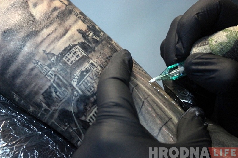 "Памяць пра горад, дзе я нарадзіўся і вырас". Гродзенец зрабіў татуіроўку з панарамай роднага горада "Памяць пра горад, дзе я нарадзіўся і вырас". Гродзенец зрабіў татуіроўку з панарамай роднага горада