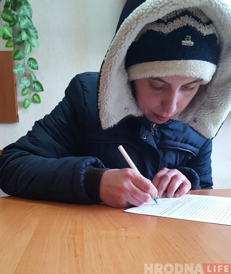"На жыццё не скардзілася, прасіла дапамагчы з пашпартам". Дзяўчыне, якая жыве ў лесе, пачалі рабіць дакументы "На жыццё не скардзілася, прасіла дапамагчы з пашпартам". Дзяўчыне, якая жыве ў лесе, пачалі рабіць дакументы