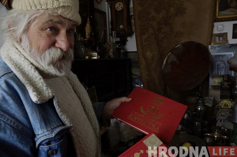 “Навошта цыгарэты, каб не кава?” Пра шкодныя радасці жыцця раскажа выстава ў музеі Паруліса