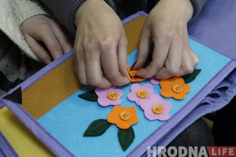 Карцінкі для тых, хто не бачыць. Гродзенскай бібліятэцы для невідушчых падарылі новыя кнігі Карцінкі для тых, хто не бачыць. Гродзенскай бібліятэцы для невідушчых падарылі новыя кнігі