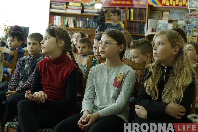 “Дзеці любяць чытаць кніжкі, проста яны гэтага не ведаюць”. Пісьменніца Надзея Ясмінска чаравала разам з гродзенскімі чытачамі “Дзеці любяць чытаць кніжкі, проста яны гэтага не ведаюць”. Пісьменніца Надзея Ясмінска чаравала разам з гродзенскімі чытачамі