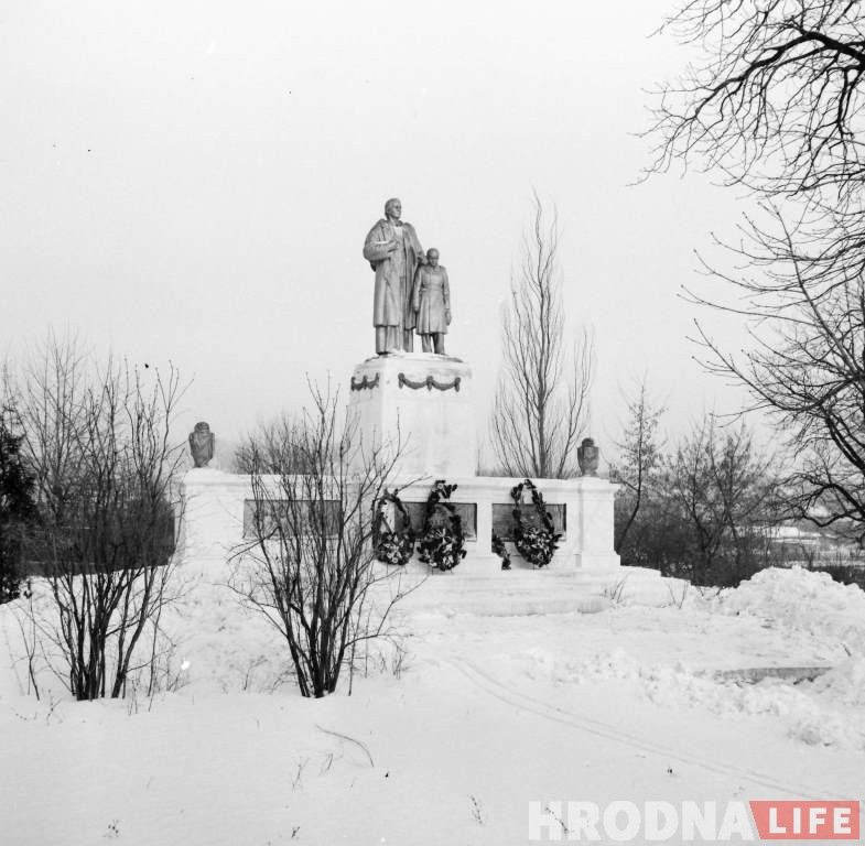 Помнікі і святы. Як святкавалі Дзень Перамогі ў пасляваенным Гродне (унікальныя фота) Помнікі і святы. Як святкавалі Дзень Перамогі ў пасляваенным Гродне (унікальныя фота)