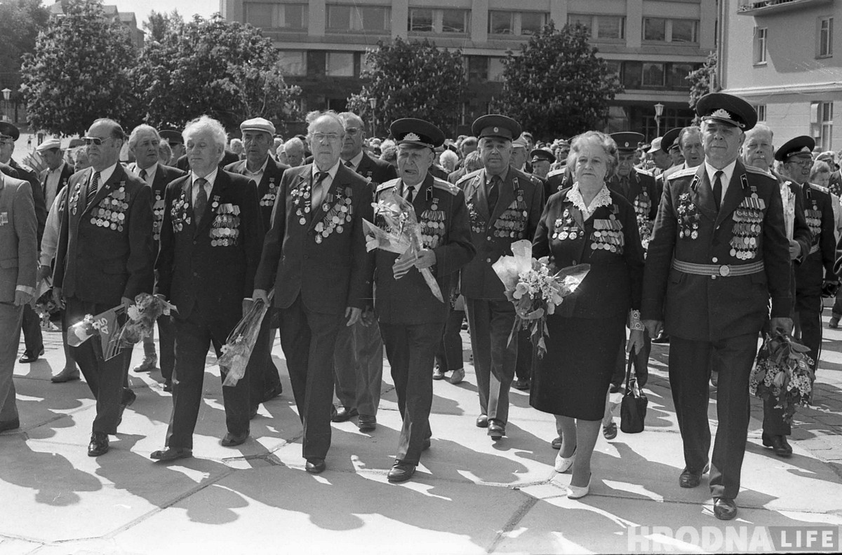 Помнікі і святы. Як святкавалі Дзень Перамогі ў пасляваенным Гродне (унікальныя фота) Помнікі і святы. Як святкавалі Дзень Перамогі ў пасляваенным Гродне (унікальныя фота)