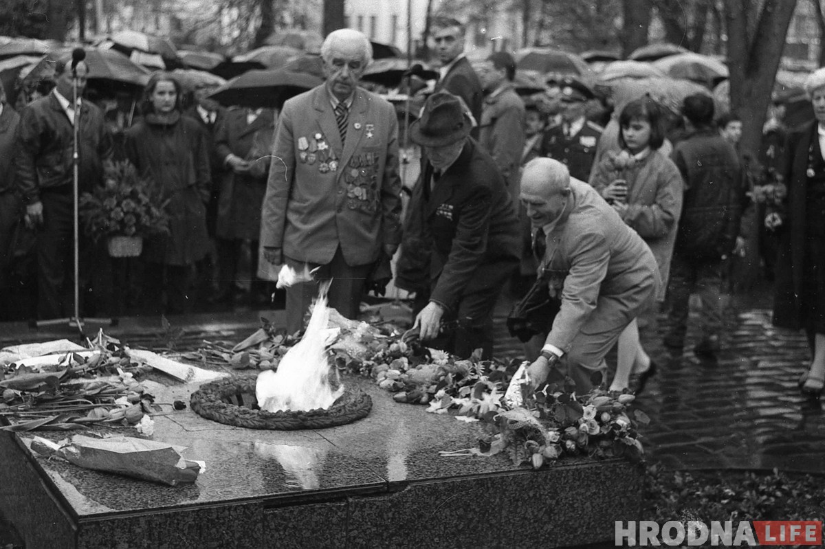 Помнікі і святы. Як святкавалі Дзень Перамогі ў пасляваенным Гродне (унікальныя фота) Помнікі і святы. Як святкавалі Дзень Перамогі ў пасляваенным Гродне (унікальныя фота)