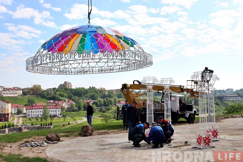 На Дарвіна працягваюць упарадкоўваць назіральную пляцоўку На Дарвіна працягваюць упарадкоўваць назіральную пляцоўку