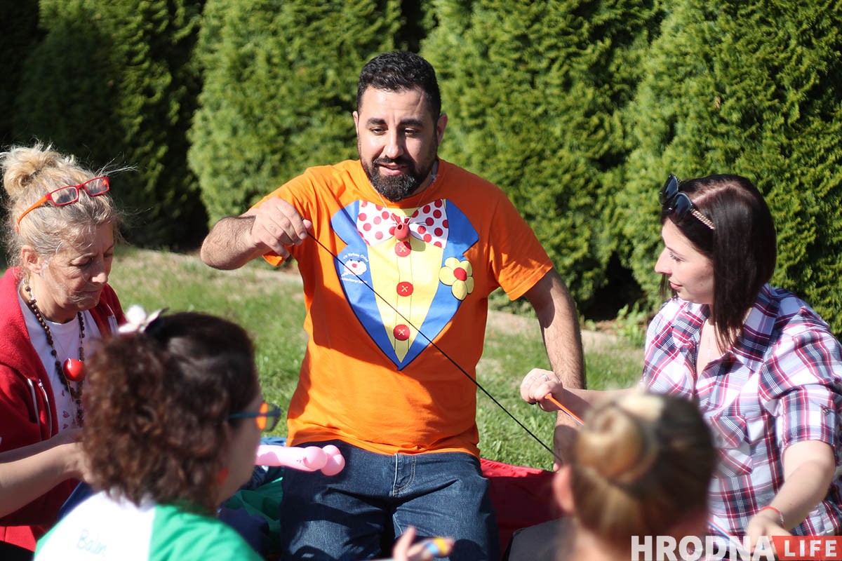 Смех лечыць. Італьянцы вучаць гродзенцаў быць бальнічнымі клоўнамі Смех лечыць. Італьянцы вучаць гродзенцаў быць бальнічнымі клоўнамі