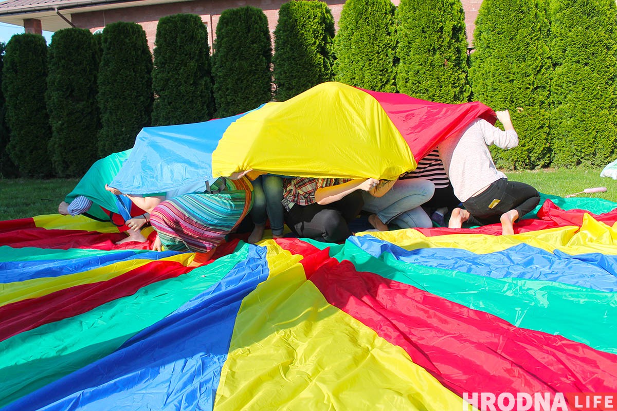 Смех лечыць. Італьянцы вучаць гродзенцаў быць бальнічнымі клоўнамі Смех лечыць. Італьянцы вучаць гродзенцаў быць бальнічнымі клоўнамі