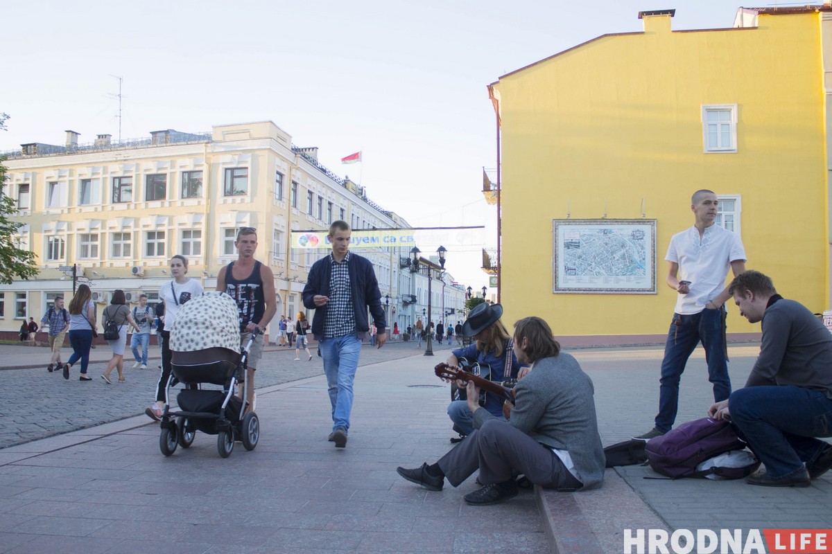 У цэнтры Гродна спявалі Вольскага і раздавалі зніжкі на канцэрт У цэнтры Гродна спявалі Вольскага і раздавалі зніжкі на канцэрт