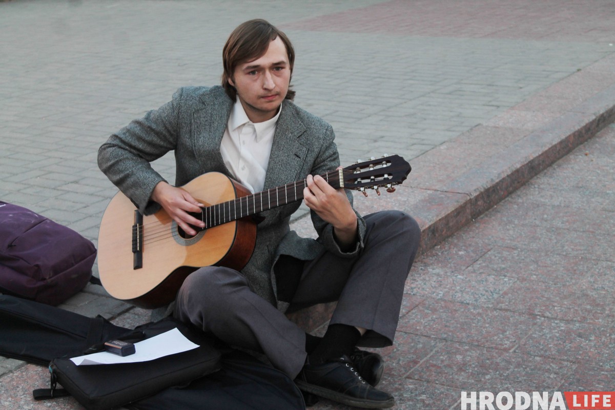 У цэнтры Гродна спявалі Вольскага і раздавалі зніжкі на канцэрт У цэнтры Гродна спявалі Вольскага і раздавалі зніжкі на канцэрт
