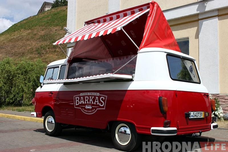"Купілі ў вёсцы фургон і ўклалі $ 8000". Фуд-трак "Barkas" з'явіўся ў Гродне "Купілі ў вёсцы фургон і ўклалі $ 8000". Фуд-трак "Barkas" з'явіўся ў Гродне