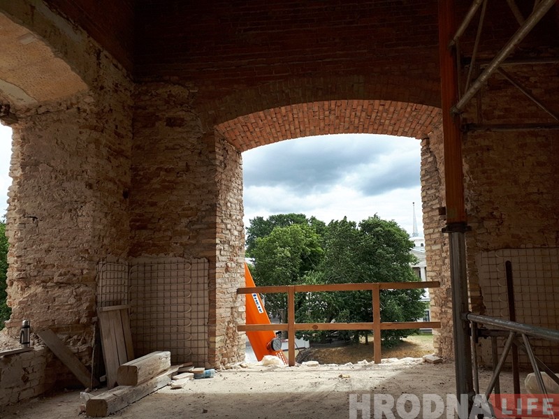 Фота знутры: глядзіце, як перабудоўваюць браму Старога замку ў Гродне Фота знутры: глядзіце, як перабудоўваюць браму Старога замку ў Гродне