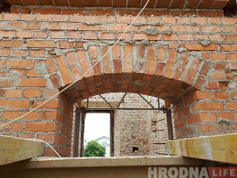 Фота знутры: глядзіце, як перабудоўваюць браму Старога замку ў Гродне Фота знутры: глядзіце, як перабудоўваюць браму Старога замку ў Гродне
