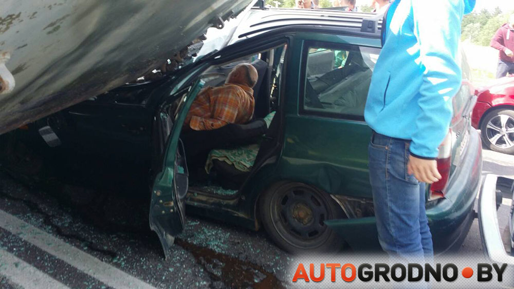 На выездзе з Гродна БМП наехала на легкавік. Абыйшлося без ахвяраў На выездзе з Гродна БМП наехала на легкавік. Абыйшлося без ахвяраў