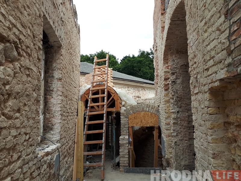 Фота знутры: глядзіце, як перабудоўваюць браму Старога замку ў Гродне Фота знутры: глядзіце, як перабудоўваюць браму Старога замку ў Гродне