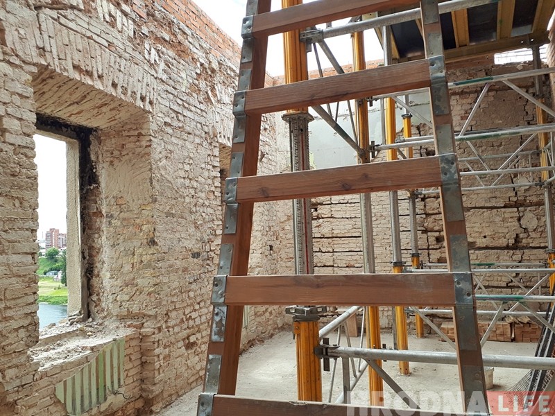 Фота знутры: глядзіце, як перабудоўваюць браму Старога замку ў Гродне Фота знутры: глядзіце, як перабудоўваюць браму Старога замку ў Гродне