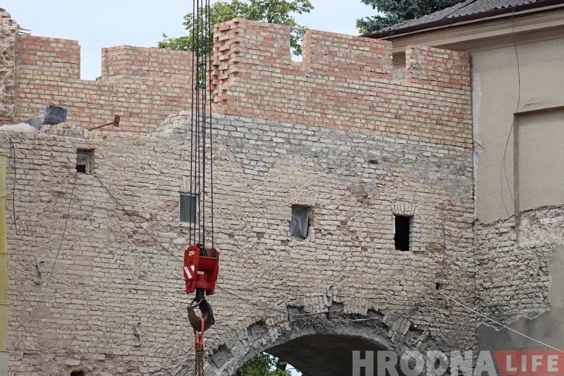 Фота знутры: глядзіце, як перабудоўваюць браму Старога замку ў Гродне Фота знутры: глядзіце, як перабудоўваюць браму Старога замку ў Гродне