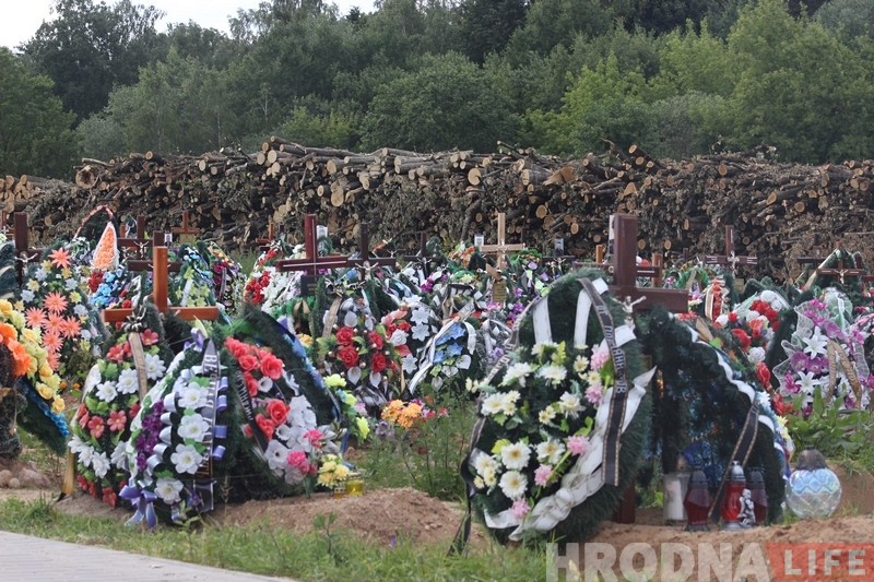 "Не хочам жыць ля могілак". Жыхары Путрышак супраць пашырэння "Аульса"