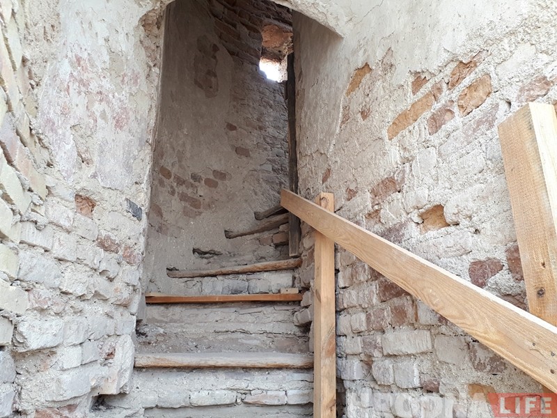Фота знутры: глядзіце, як перабудоўваюць браму Старога замку ў Гродне Фота знутры: глядзіце, як перабудоўваюць браму Старога замку ў Гродне
