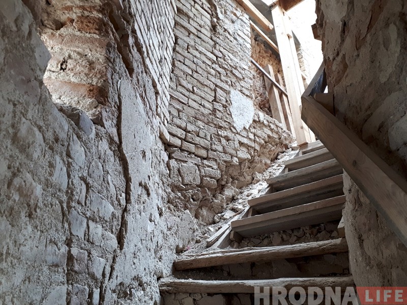 Фота знутры: глядзіце, як перабудоўваюць браму Старога замку ў Гродне Фота знутры: глядзіце, як перабудоўваюць браму Старога замку ў Гродне