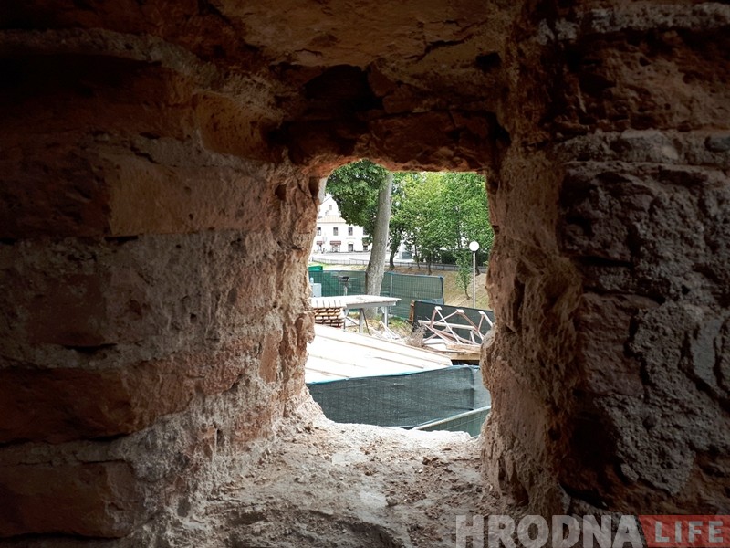 Фота знутры: глядзіце, як перабудоўваюць браму Старога замку ў Гродне Фота знутры: глядзіце, як перабудоўваюць браму Старога замку ў Гродне
